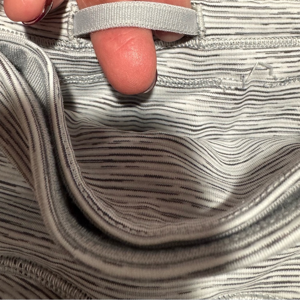 Gray Lululemon Leggings Size 8 - Picture 6 of 10